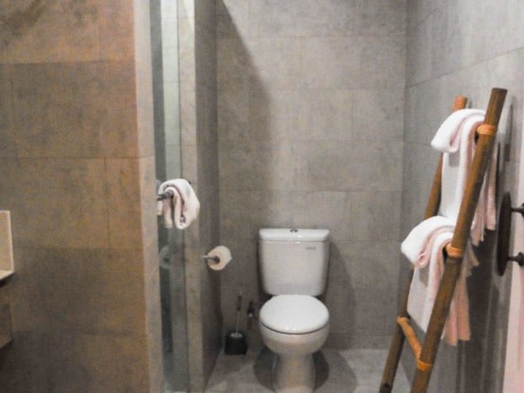 584