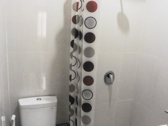 584